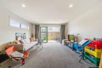 1119A High Street, Taita