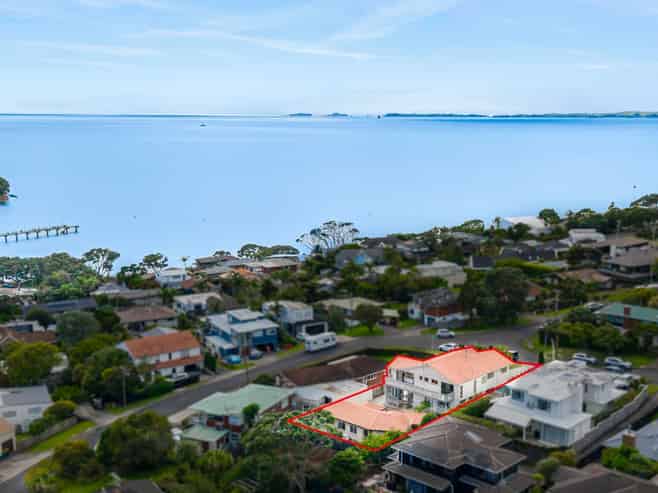 18 Folkestone Street, Murrays Bay