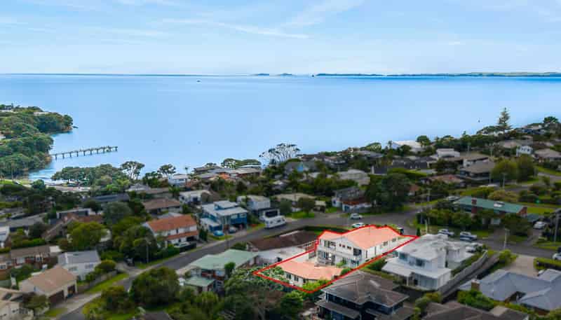 18 Folkestone Street, Murrays Bay
