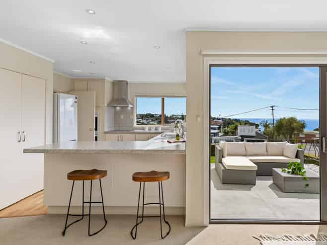 18 Folkestone Street, Murrays Bay