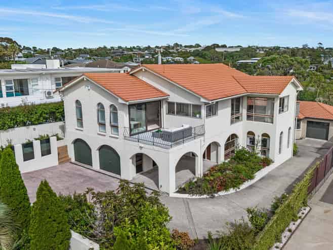 18 Folkestone Street, Murrays Bay