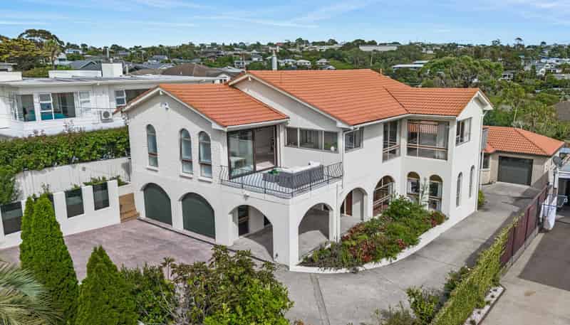 18 Folkestone Street, Murrays Bay