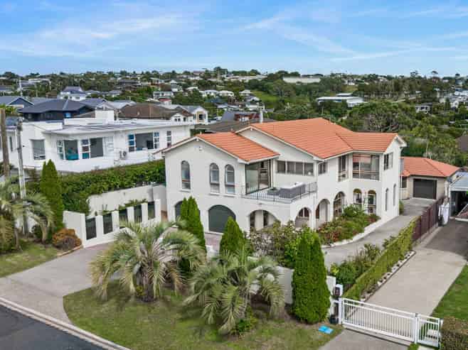 18 Folkestone Street, Murrays Bay