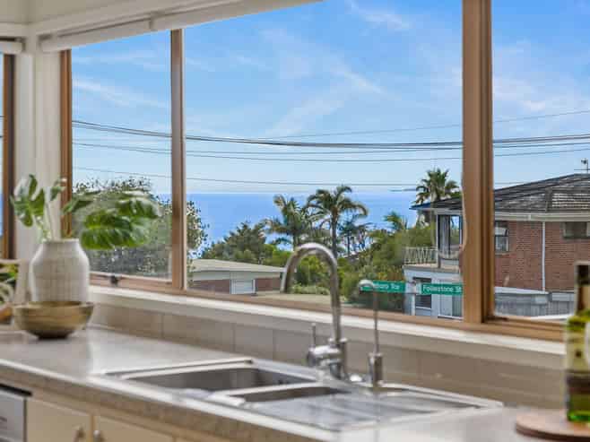 18 Folkestone Street, Murrays Bay