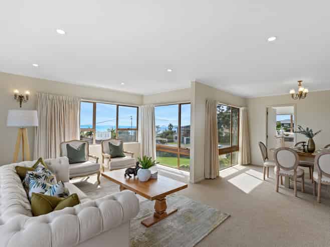 18 Folkestone Street, Murrays Bay