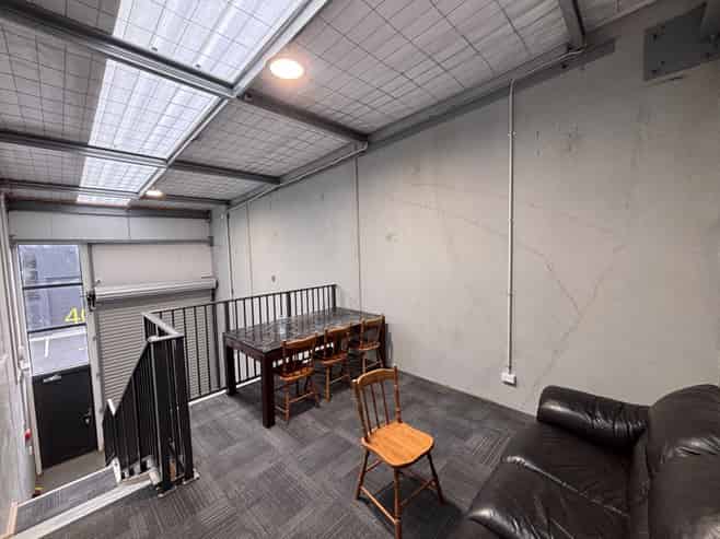 High-stud industrial in a thriving Westgate Hub