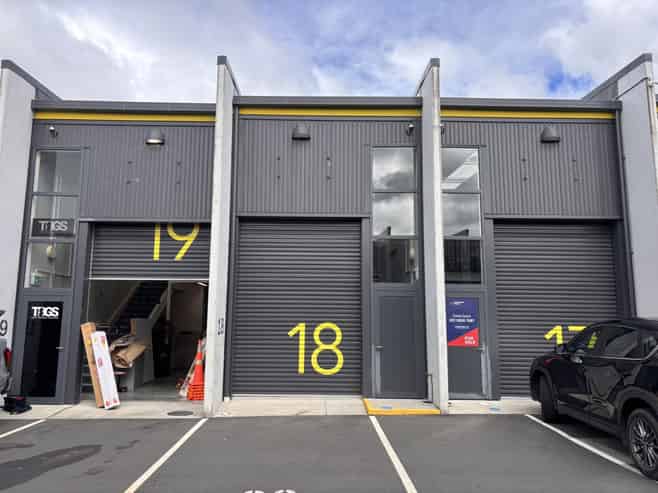 High-stud industrial in a thriving Westgate Hub