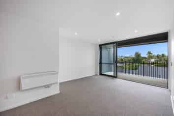 6/16 Treasure Lane, Te Atatu South