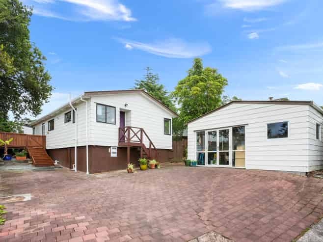 1/23 Stottholm Road, Titirangi