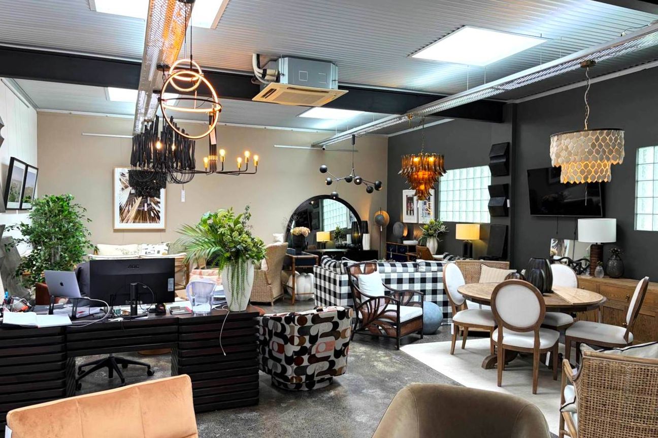 CHARACTER PARNELL OFFICE – pohled 2