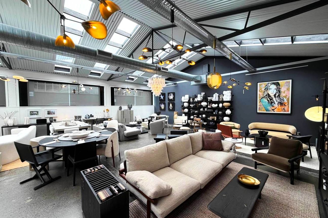 CHARACTER PARNELL OFFICE – pohled 4