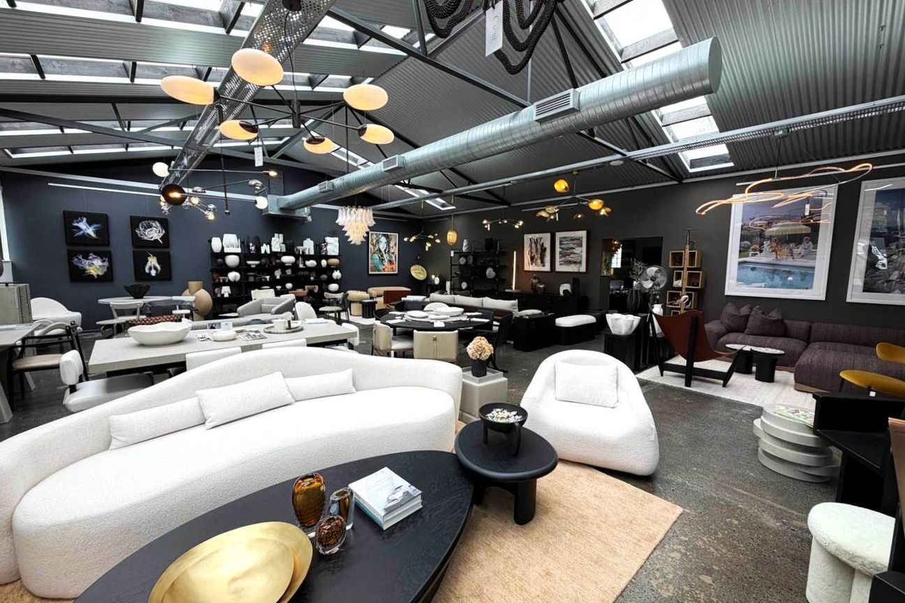 CHARACTER PARNELL OFFICE – pohled 6