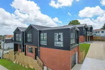 6/233 Great North Road, Henderson