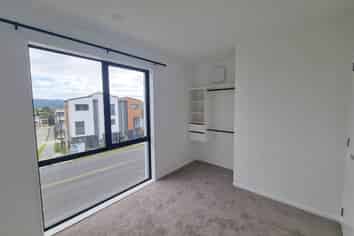 6/233 Great North Road, Henderson