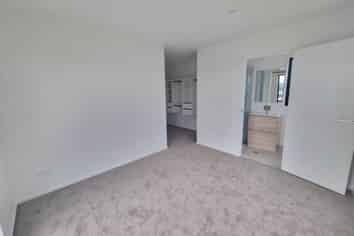 6/233 Great North Road, Henderson