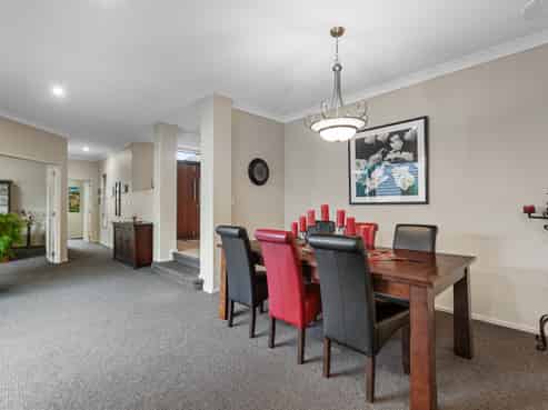 40 Rexford Heights, Pyes Pa