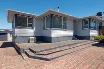 304 Clayton Road, Pukehangi