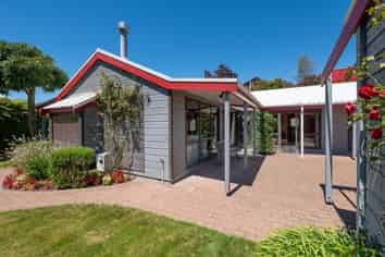 16 Day Place, Springfield