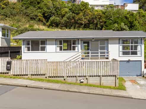 96 Beazley Avenue, Paparangi