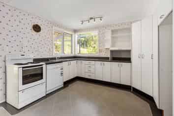 96 Beazley Avenue, Paparangi