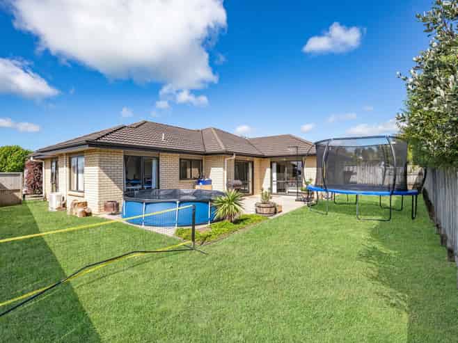 86 Borman Road, Huntington