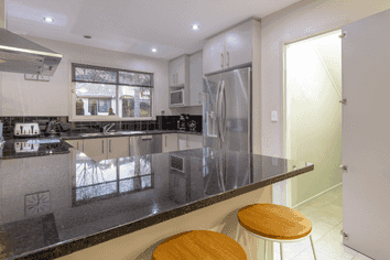 38 Seventh Avenue, Avenues