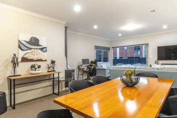 38 Seventh Avenue, Avenues