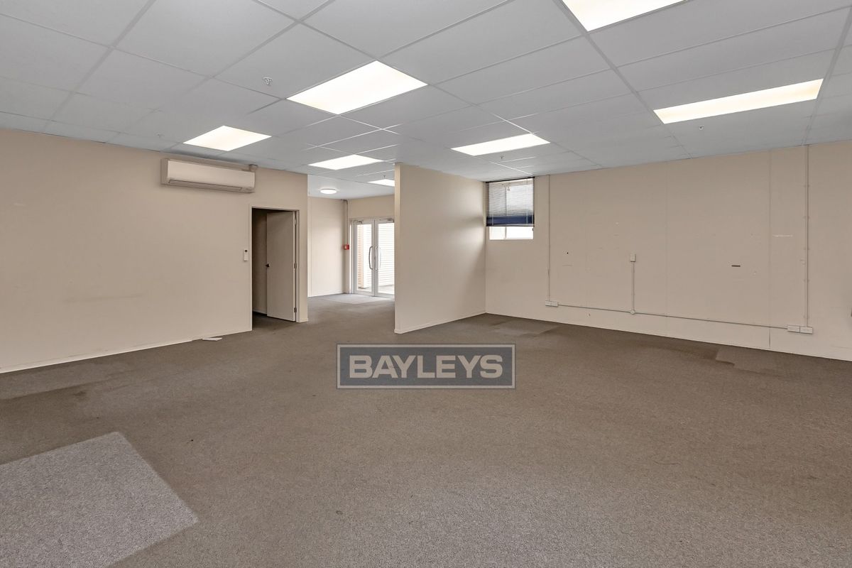 Bulk industrial premises – For sale or lease - Mehr