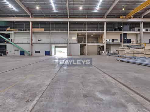 Bulk industrial premises – For sale or lease
