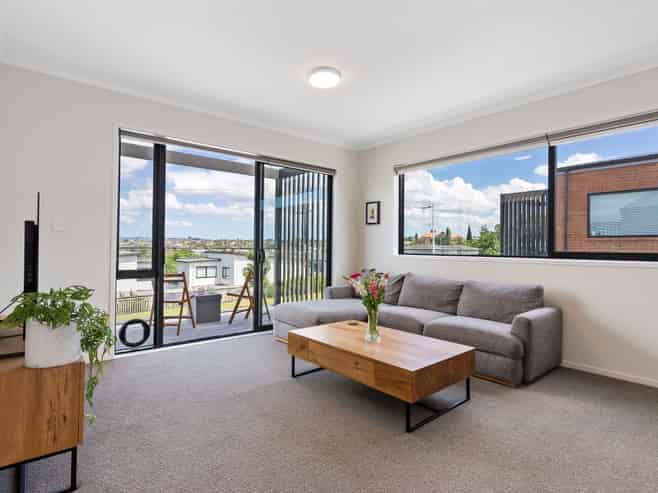 19/1 Scott Road, Hobsonville