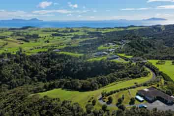 140 Millennium Way, Waipu