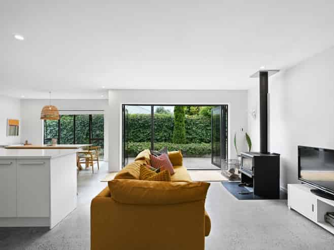 9 Grasmere Court, Huntington