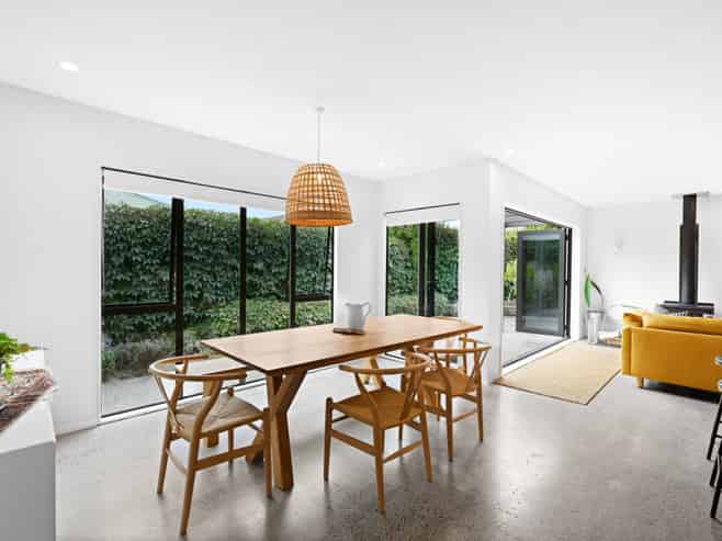 9 Grasmere Court, Huntington