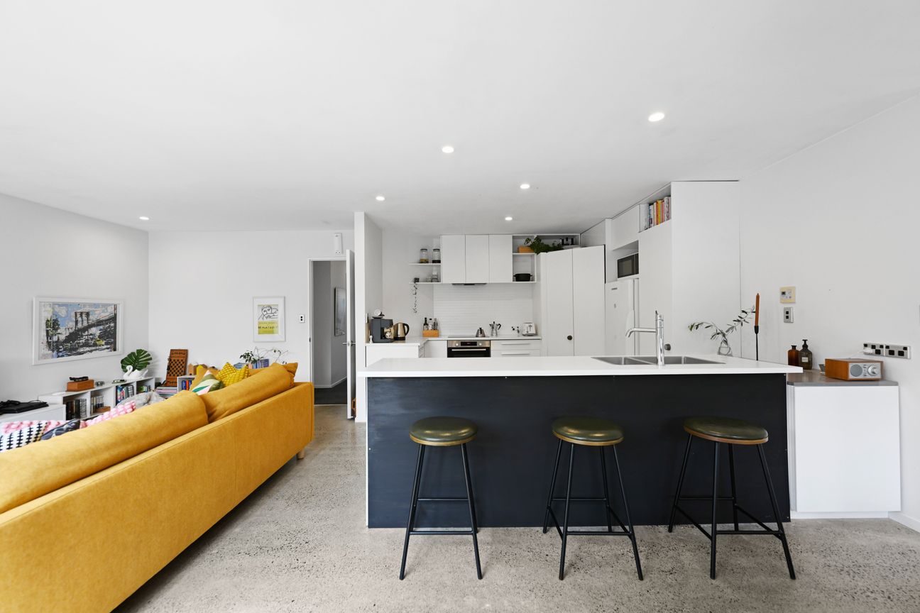 Expansive 271sqm With Two Masters - Aanzicht 3