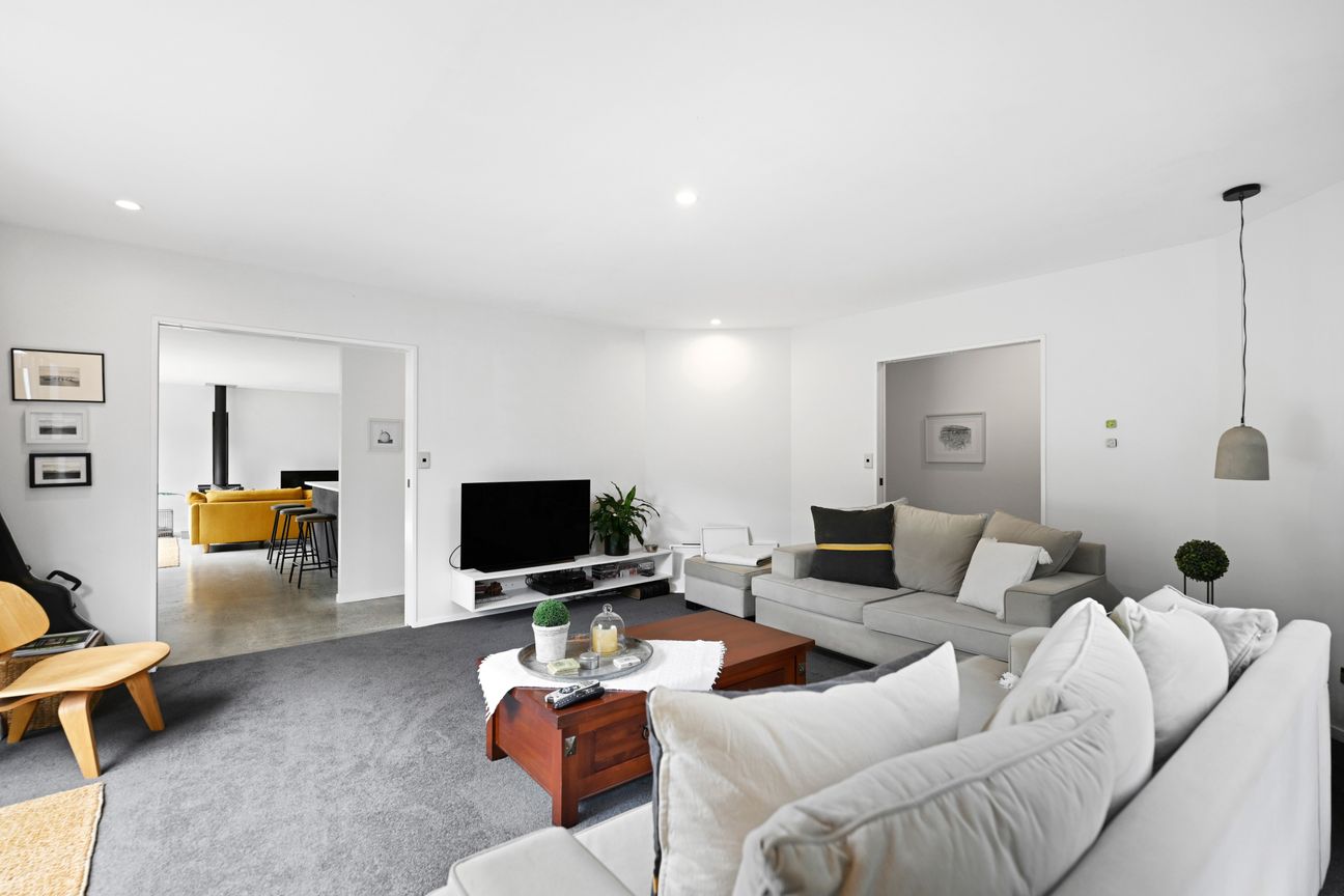 Expansive 271sqm With Two Masters - Meer