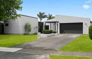 9 Grasmere Court, Huntington