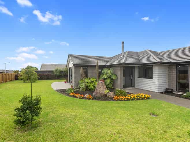 8 Cowell Crescent, Pyes Pa