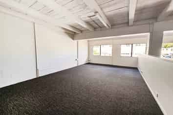 TIDY WAREHOUSE WITH FOUR CAR PARKS
