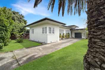 303 College Street , West End