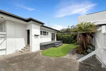 303 College Street , West End