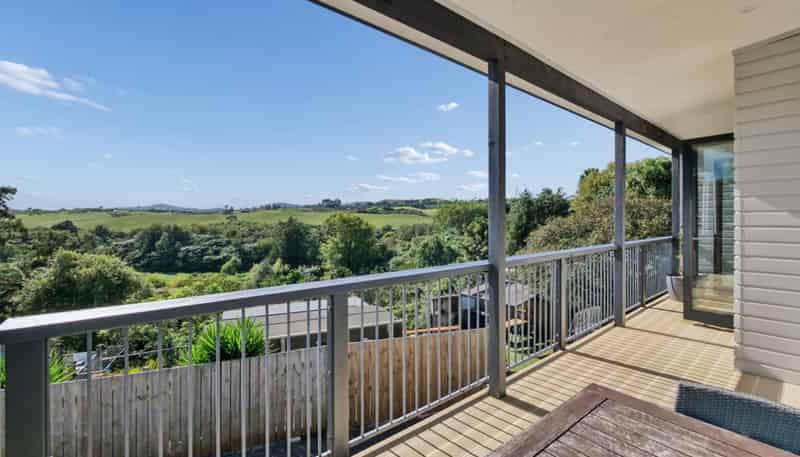 10 Lochinvar Place, Hairini