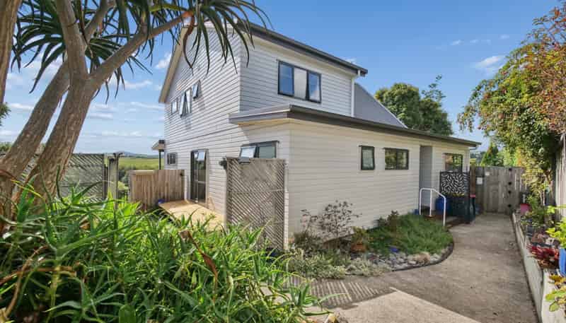 10 Lochinvar Place, Hairini