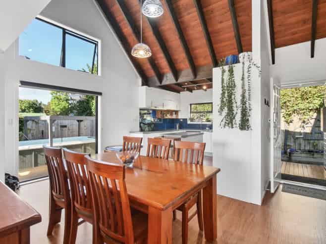 10 Lochinvar Place, Hairini