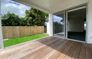 1/804 Whangaparaoa Road, Manly