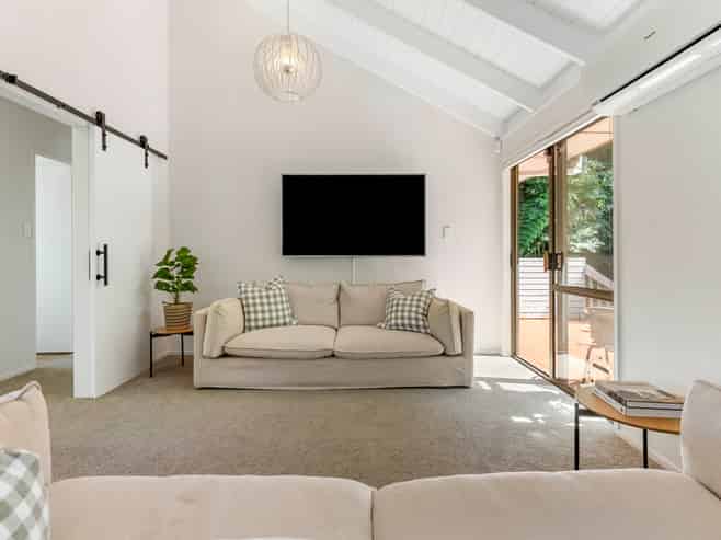 2/72 Lake Road, Northcote