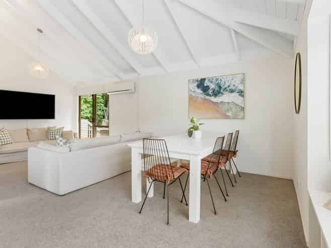 2/72 Lake Road, Northcote