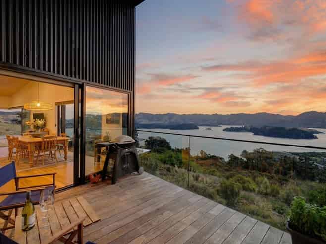 18 Doris Faigan Lane, Charteris Bay