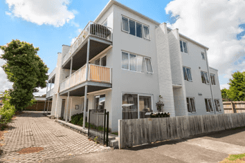 Units 1-6/200 Pilkington Road, Point England