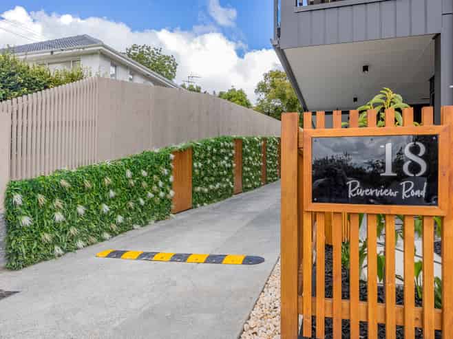 1/18 Riverview Road, New Lynn