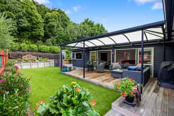 69 Bathurst Crescent, Pyes Pa